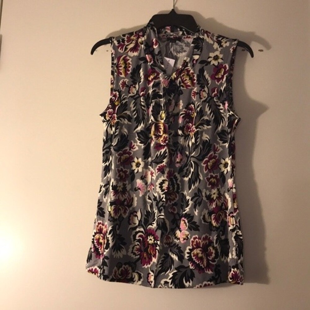 Ann Taylor Floral Stretch Sleeveless Blouse Top Gray / Purple Size M